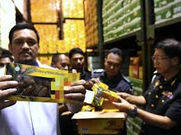 Maybe you would like to learn more about one of these? 27 Tan Kurma Guna Logo Halal Palsu Dirampas