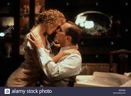 Rambling rose is a 1991 american drama film set in georgia during the great depression starring laura dern and robert duvall in leading roles with lukas haas, john heard and diane ladd in supporting roles. Laura Dern Robert Duvall Rambling Rose 1991 Stockfotografie Alamy