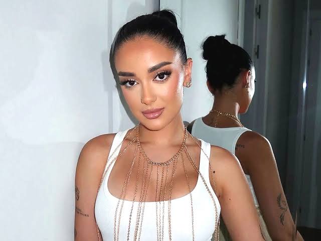 Julia Janeiro responde a la entrevista de Belén Esteban y niega haber  insultado gravemente a su hermana Andrea: "La protegeré durante el resto de  mi vida"