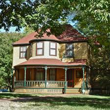 The Painted Ladies Of Topeka Kansas The Potwin Historic Homes Historic Homes House Styles Home
