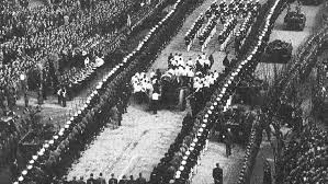 Includes shots of vehicles from the foundation eva peron. Eva Peron Funeral Eva Peron Evita Foto 18017825 Fanpop Page 3