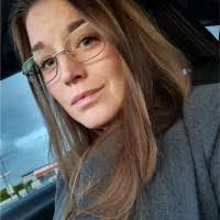 Anna Flach's Instagram, Twitter & Facebook