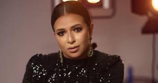 الحياة الخصوصية للفنانين في مصر ، وذلك الحال بالنسبة لايمي سمير غانم التي نفت علاقتها بحسن الرداد اكثر من مرة ، علي الرغم من ترحيب والدها الفنان الكبير سمير غانم مرحبا بخطوبة حسن الرداد وايمي سمير. Ø­Ø¬Ø§Ø¨ Ø¥ÙŠÙ…ÙŠ Ø³Ù…ÙŠØ± ØºØ§Ù†Ù… ÙŠÙ‚Ù„Ø¨ Ø§Ù„ÙˆØ³Ø· Ø§Ù„ÙÙ†ÙŠ Ø±Ø£Ø³Ø§ Ø¹Ù„Ù‰ Ø¹Ù‚Ø¨ Ù‡Ù„ Ø§Ø¹ØªØ²Ù„Øª