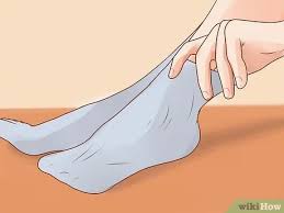 This insole works as support and cushioning under your feet. 3 Ways To Wear Shoes That Are Too Big Wikihow