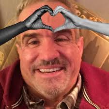 美國海軍的畫面顯示球形UFO在潛入海中飛行物它直徑2米(6英尺),時速可達254公里(每小時158英里),但它是什麼? 更多詳情/照片:@TAG