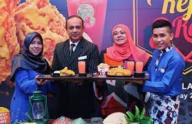 Salted caramel with a good dose of quality chopped nuts! New Triplelicious Cheese With Kfc Keju 3 Rasa Malaysian Foodie