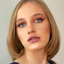 𝑻𝒐𝒎𝒎𝒚 𝑩𝒂𝒏𝒂𝒈𝒂 𝑴𝒂𝒌𝒆-𝒖𝒑 𝑨𝒓𝒕𝒊𝒔𝒕