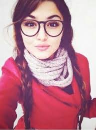 هذه بطلة مسلسل بنات الشمس هي مسلسل تركية جديدة 2015 واسمها في المسلسل سيلين لكن الحقيقي هاندا Beauty Girl Cute Nerdy Girls Hande Ercel
