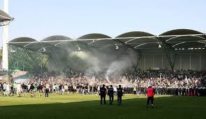 Maybe you would like to learn more about one of these? Sk Rapid Wien Im Halbleeren Allianz Stadion Sektorensperre Greift