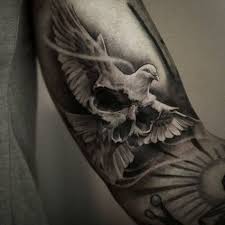 Skull And Dove Tattoo In 2020 Tauben Tattoo Tattoo Hals Armeltatowierungen