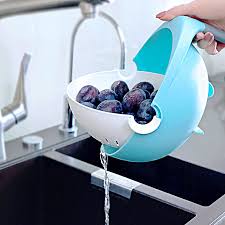 All you need to do is fit the colander onto the edge of your pot and tilt it to strain the liquid. Equilibric Best Multifunctional Kitchen Colander Strainer Thesuperboo