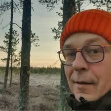 Mitä tapahtuu kun mies ei ole automies? 🙄 Eletään 2000-luvun alkua.  Elämässäni oli isoja murheita ja selviytymistä. Auto oli tuolloin(kin)  pienempiä mielenkiintoni kohteita, johon en todellakaan…