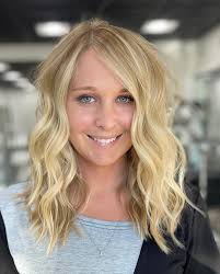 𝙔𝙤𝙪 𝙘𝙖𝙣 𝙣𝙚𝙫𝙚𝙧 𝙗𝙚 𝙩𝙤𝙤 𝙗𝙡𝙤𝙣𝙙𝙚 🤩 . . . Huge thank you  to my awesome assistant @hairxedith for helping me create this beautiful  blonde.