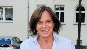 He is an actor and composer, known for maladolescenza (1977), pornopaholainen (1971). Jurgen Drews Schlagerstar Kampft Mit Nervenkrankheit Stern De