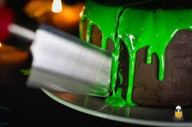 Schleim Torte Einfache Halloween Torte Mit Grosser Wirkung Backina De In 2020 Halloween Torte Torten Schleim