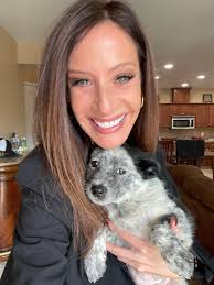 Monday!☀️👏🏻New week peeps! ☀️🏡🪧 Finding puppy babies behind the front  door is my new favorite thing! 🐾 ♥️ This is the catch up and the run down  wrapped into one! We're on