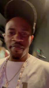 I have been told that if the Island doesn't want you here, you will know.  Mahalo Nui to Booyah Marketing for my first interview in Hawaii. Check out  her channel