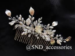 El Yapimi Sac Tokasi Beyaz Rengi Swarovski Kristal Ve Incili Boncuklar Kullanilmistir Ozel Tasarim Siparis Uzerine Yapilabilir Gelin Swarovski Gelin Saci