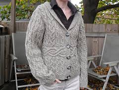 Make these warm and cozy hobbit knitted felted slippers. Ravelry Hobbit Knits Patterns