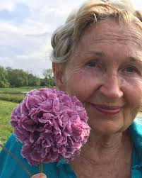 Celebrating women today! Here's my Mom! So beautiful! Thank you for being  my best 🌺❤️ And to all the women, rising and teaching, we celebrate this  every day. #flowermama #momsofinstagram #women