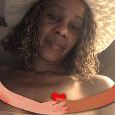 I'm sorry y'all it's so hot in Jamaica i couldn't wear absolutely no  makeup! But my outfit cute thanks to @alleyesonjordyc