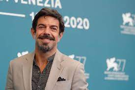 Mi piaceva l'idea di partecipare a una commedia che affrontasse il disagio sociale con il sorriso e una buona dose di cinismo. 25 2 Mil Curtidas 224 Comentarios Pierfrancesco Favino Pierfrancescofavino No Instagram Emozioni Al Lido La Presentazione Film Festival Film Festival
