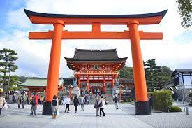 It's open any time of day, but tends to be really busy in the middle of the day and afternoon. Kyoto Highlights Private Tour Kinkakuji Fushimi Inari Shrine Kiyomizudera Marriott