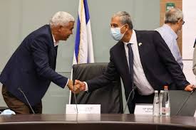 כך הוא אומר לבני שיחו בשעה האחרונה: Sj6fs7vcx8fqkm