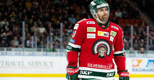 Frölunda indians, which is preparing for the swedish hockey league shl, drops the rest of its name and no longer uses the indian logo. Frolunda Byter Logga Indianen Plockas Bort Svt Sport