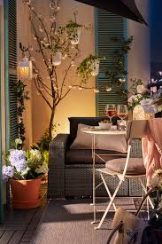Die Chill Out Zone Auf Dem Balkon Kleiner Balkon Design Kleines Balkon Dekor Wohnung Mit Balkon Einrichten