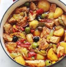 Poulet Aux Poivrons Et Pommes De Terre Fondantes En Sauce Tomate Recette Poulet Poivron Recettes De Cuisine Cuisine Culinaire