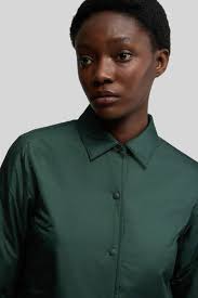 Alberto Aspesi: Eleganza e Comfort per la Donna Moderna