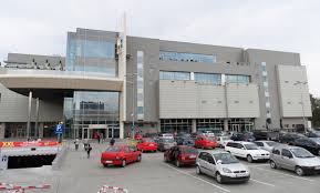 Primarul george scripcaru a declarat că este spațiu pentru 3,000 locuri de parcare. Unirea Shopping Center