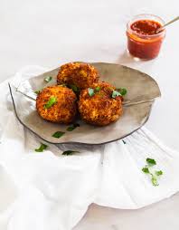 Between batches, use a small spoon or spider to remove any stray pieces of batter from the surface of the oil, and allow the oil to return to 350°f (177°c) between batches. Arancini Di Riso Sicily S Crispy Street Food Roam Go Lightly