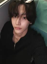 Ảnh tự sướng đeo kính mới được Won Bin tung ra!