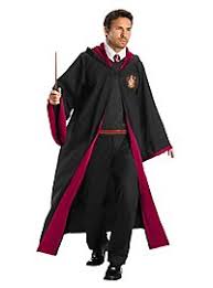 In unserem onlinekatalog findest du viele harry potter kostüme samt seiner brille, dem zauberstab, der tunika und seinem gryffindor schal, aber natürlich auch das hermine granger kostüm und ron weasley umhang, voldemort und sogar die todesser und dementor kostüme. Harry Potter Kostume Masken Fanartikel Maskworld Com