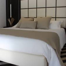 Scopri una collezione di letti, comò, comodini e mobili per camere moderne o di design e per camerette. Runner Fondo Letto Matrimoniale Ignifugo Mod Paradiso Riccione Tessil Casa