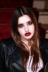 Isabelle Reda In'Regard — June Bourgeois by Flavie Brizard style and  jewels...