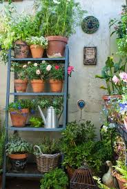 The Magic Garden Mein Kleiner Containergarten Hello Secret Garden Geschrieben Von In 2020 Small Garden Design Small Space Gardening Small Courtyard Gardens