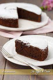 Oggi un dolce dal look molto di moda negli ultimi tempi e decisamente scenografico! Torta Ricotta E Cioccolato Soffice