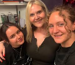 🥰🫶🏻🫶🏻 THANK YOU EVERYONE THIS BIRD HAS NOW BEEN SAVED, ONCE AGAIN I AM  SO SO GRATEFUL 🫶🏻🫶🏻🥰 Who can I contact about this stuck pigeon at  Southend east London bound above