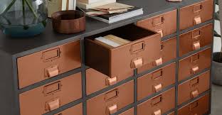 stow buffet 20 tiroirs cuivre dressoir vloerkussens koper