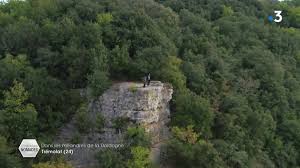 Alors que, toute la semaine, l'actualité fourmille de déclarations de postures et d'effets d'annonces, dimanche politique propose chaque dimanche, après le journal de 19h00 (heure de paris), de prendre du recul pour comprendre. France 3 Bretagne Dimanche En Politique Avec Mael De Calan Facebook