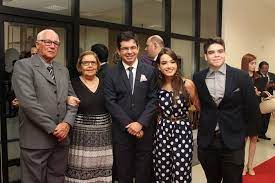 Líder da oposição no senado, eleito pela rede sustentabilidade do amapá. Familia Nao Tem Formula E Nem Randolfe Rodrigues Facebook