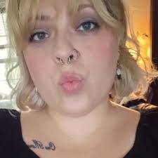 Sonja Redmond's Instagram, Twitter & Facebook