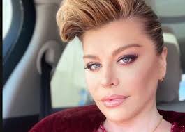 Cantareata a slabit foarte mult si a urmat cateva tratamente de infrumusetare astfel incat tenul ei sa nu aiba de suferit. Fiica Loredanei Groza Mai Sexy Ca NiciodatÄƒ Cum Vi Se Pare Normal SÄƒ Se Imbrace AÈ™a Vulgar La O VarstÄƒ AÈ™a FragedÄƒ