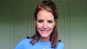 Laura Hora's Instagram, Twitter & Facebook