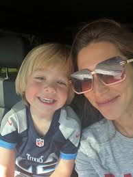 Amazing front row concert experience with a talented artist