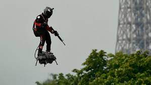 Défilé du 14 juillet 2019. Defile Du 14 Juillet Macron Se Fait Siffler Un Homme Volant Survole Les Champs Elysees Ladepeche Fr