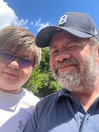 Robin Aldridge's Instagram, Twitter & Facebook